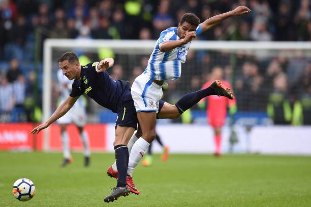 紧随其后 紧随其后